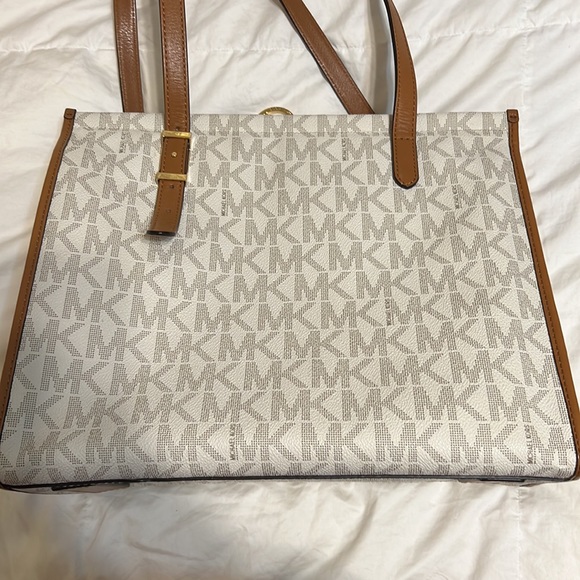 💥 LOWEST PRICE (small stain & imperfection) - Picture 8 of 15